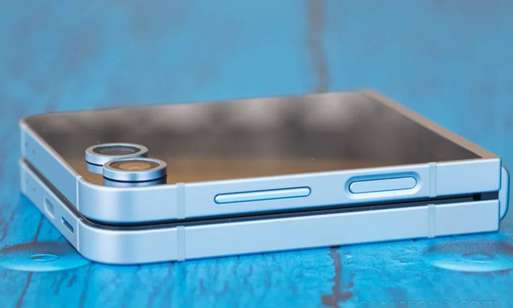 Samsung Galaxy Z Flip 6 - holy-home.com