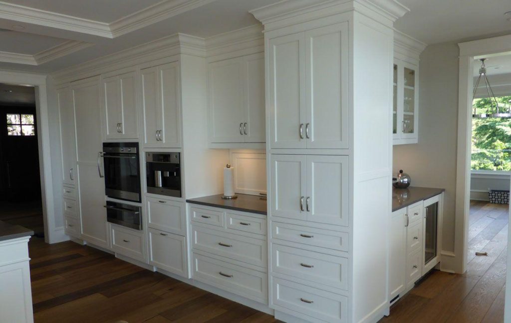 20 Types of Kitchen Cabinets 10 Traditional face frame kitchen cabinets with natural wood finish.